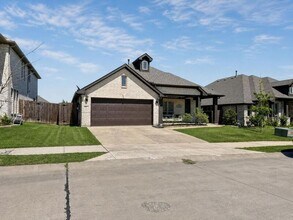 Building Photo - 9117 Amistad Ln