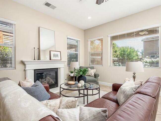 Building Photo - Beautiful Clovis North 4/3