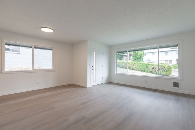 Building Photo - Crowne Pointe Apartment Homes