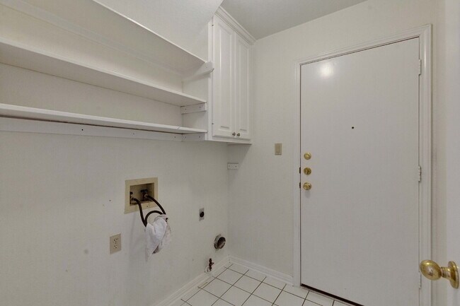 Building Photo - Charming Home in the Coveted River Place Community 5407 Merrywing Circle, Austin, TX 78730