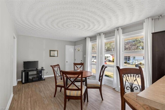 Building Photo - 32 Warren Dr