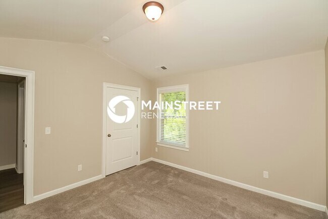 Building Photo - 5663 Valley Loop