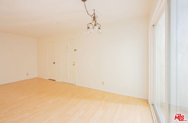 Building Photo - 1544 Stanford St