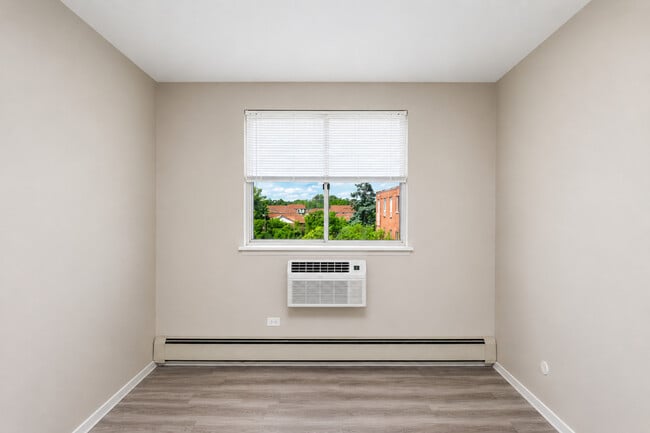 Building Photo - 1500 Robin Cir
