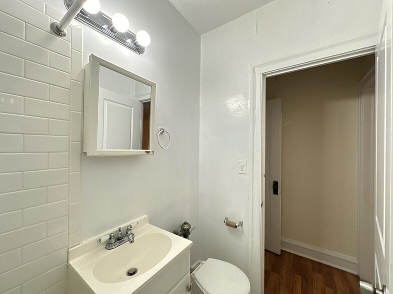 Building Photo - 2536 N Sawyer Ave