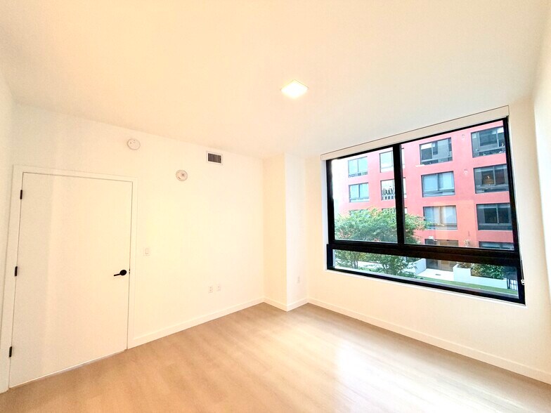 Building Photo - 107 NW 32nd St