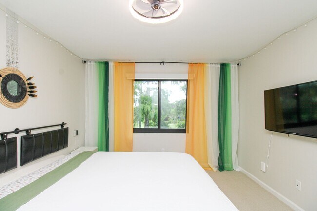 Building Photo - 5767 Deauville Cir