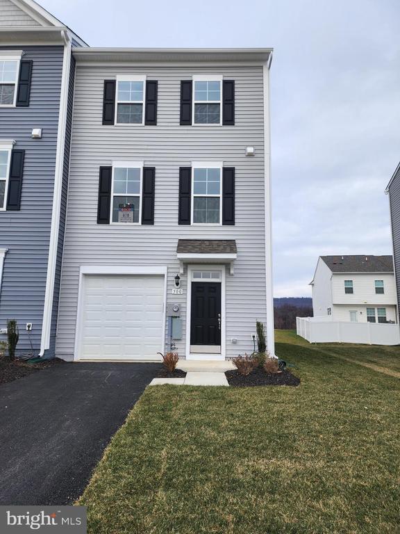 Building Photo - 500 Husky Trl