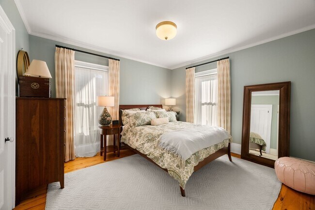 Building Photo - 40 Mead St