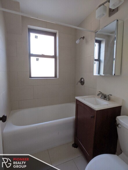 Building Photo - 618 W Patterson Ave