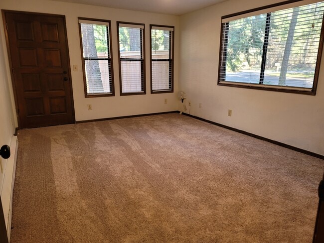 Building Photo - 18220 SW Pheasant Ln