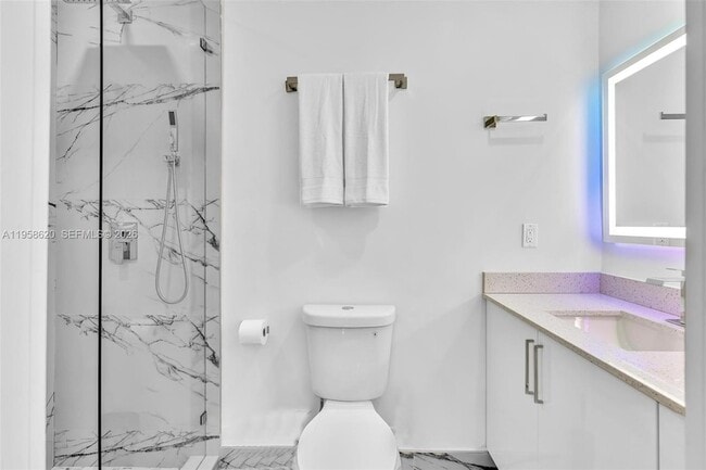 Building Photo - 560 Perviz Ave