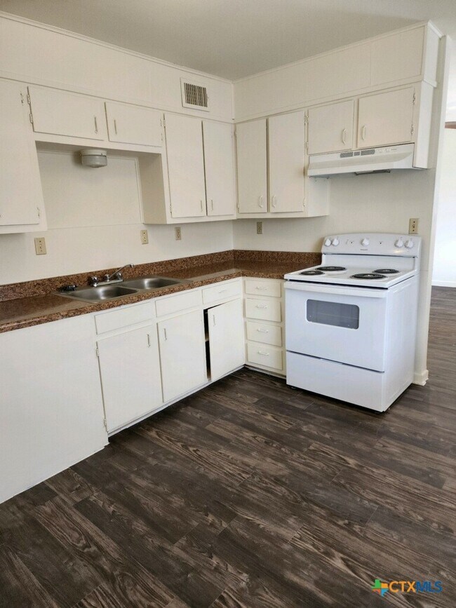 Building Photo - 309 Sunset Ln