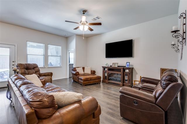 Building Photo - 900 Honey Maple St