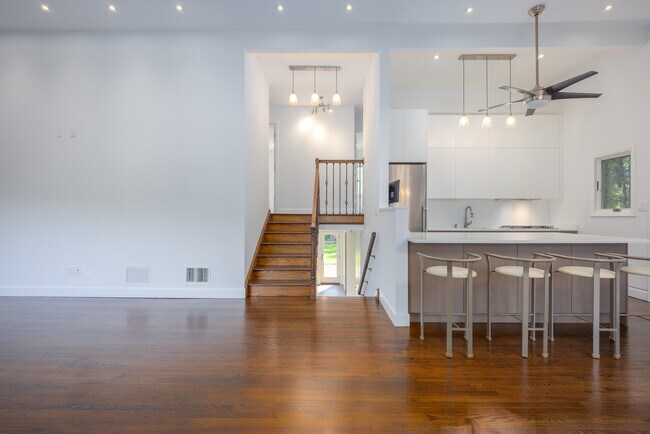 Building Photo - 691 Wilmot Rd