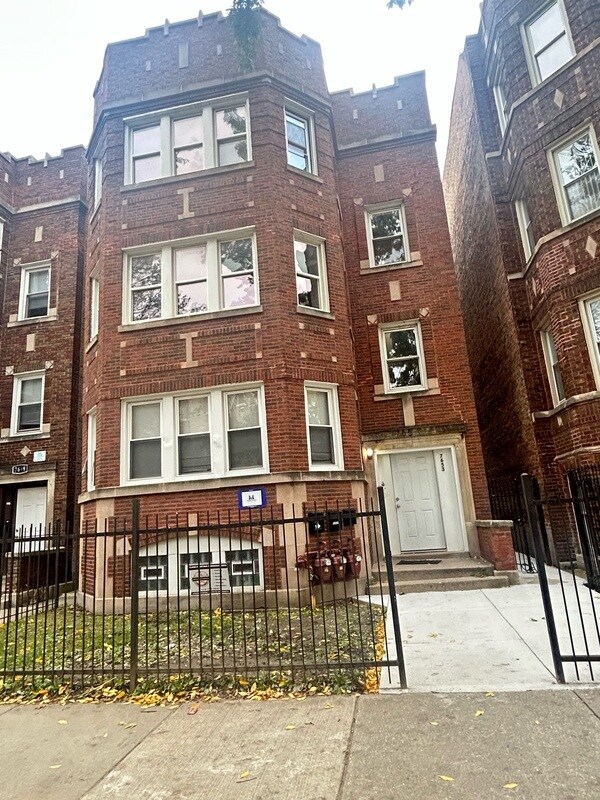 Building Photo - 7653 S Essex Ave