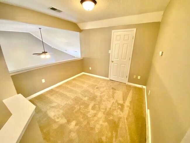 Building Photo - 3 Bedroom 2.5 bath with Loft Space Home in Cordova with Loft!