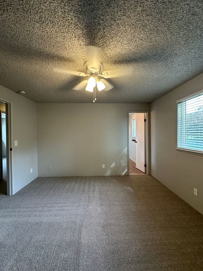 Building Photo - 336 Satus St