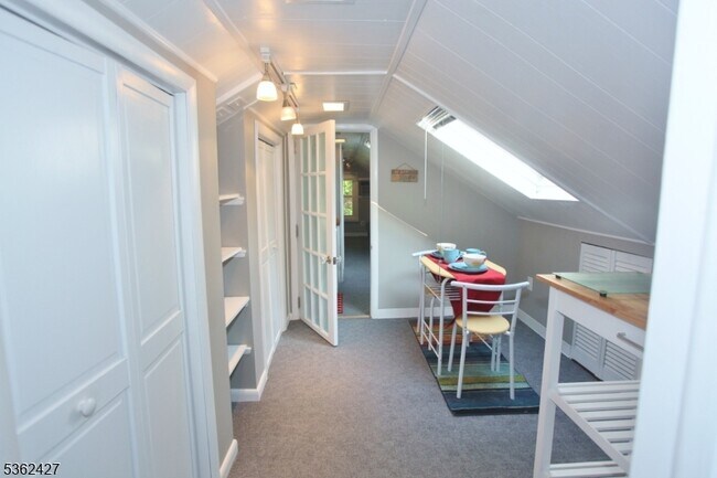 Building Photo - 56 Rogerene Way