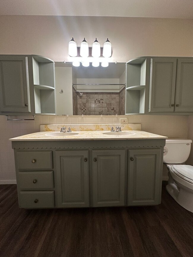 Building Photo - Beautiful Home on Mesa Circle!