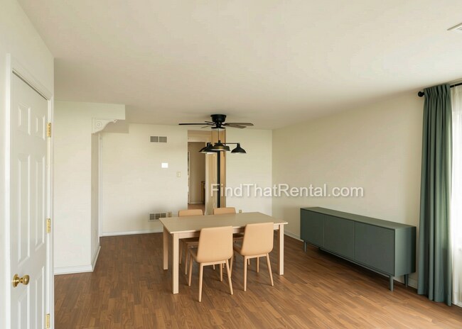 Building Photo - AVAILABLE IMMEDIATELY! Modern Home with 1st Floor Master, Garage, Walk-in Closets, and 2nd floor ...