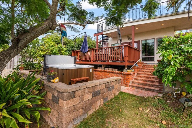 Building Photo - 701 N Granados Ave