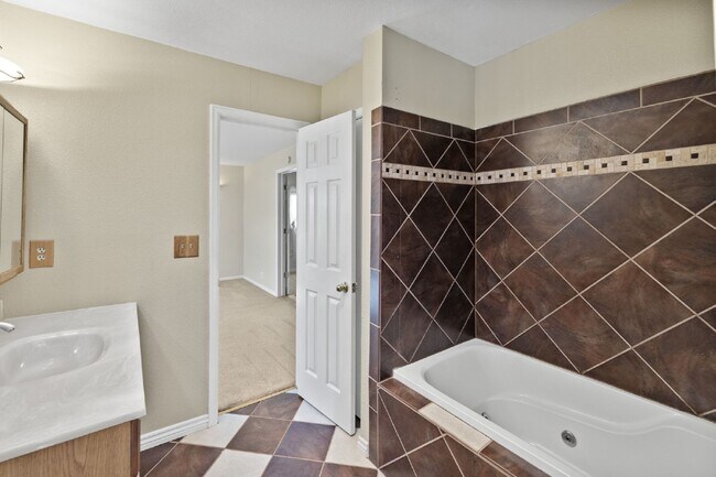 Building Photo - 4319 Millburn S