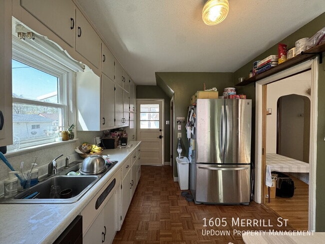 Building Photo - 1605 Merrill St