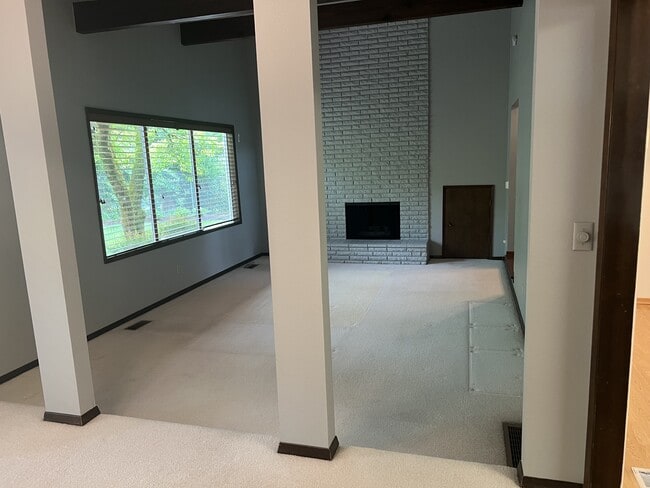 Building Photo - 11820 NW Marylee Ct