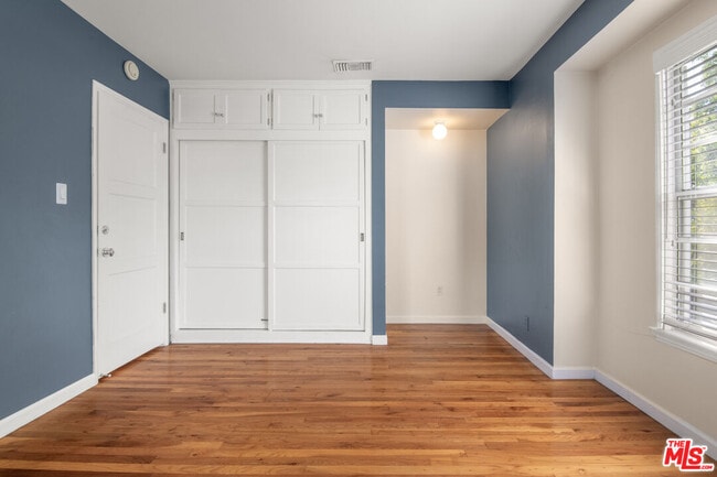 Building Photo - 6218 Balcom Ave