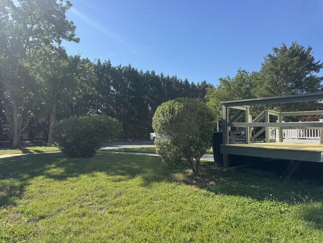 Building Photo - 1017 Baccharis Dr
