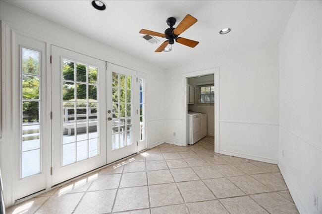 Building Photo - 4025 Essex Ln