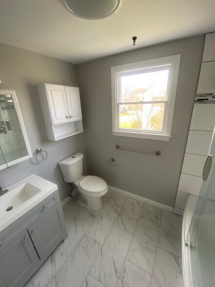 Full bath - 37 Colonel Bell Dr