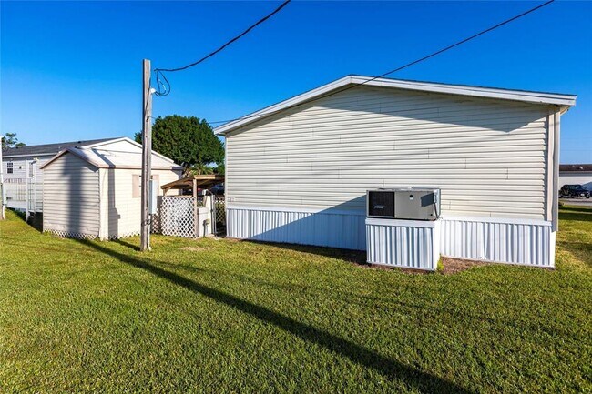 Building Photo - 2601 Carl Ave