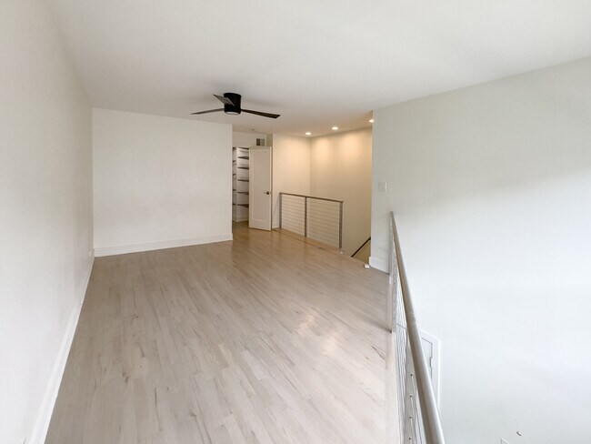 Building Photo - 949 W Grace St