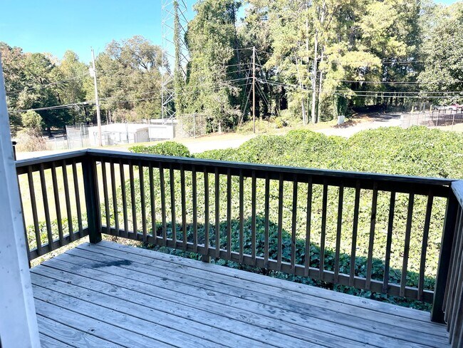 Building Photo - Welcome to this stunning 3-bedroom, 3-bathroom townhome located in the vibrant city of Atlanta, GA.