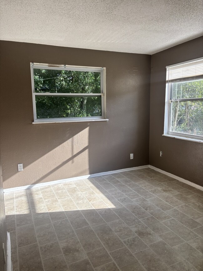 Building Photo - 1117 Rushing St