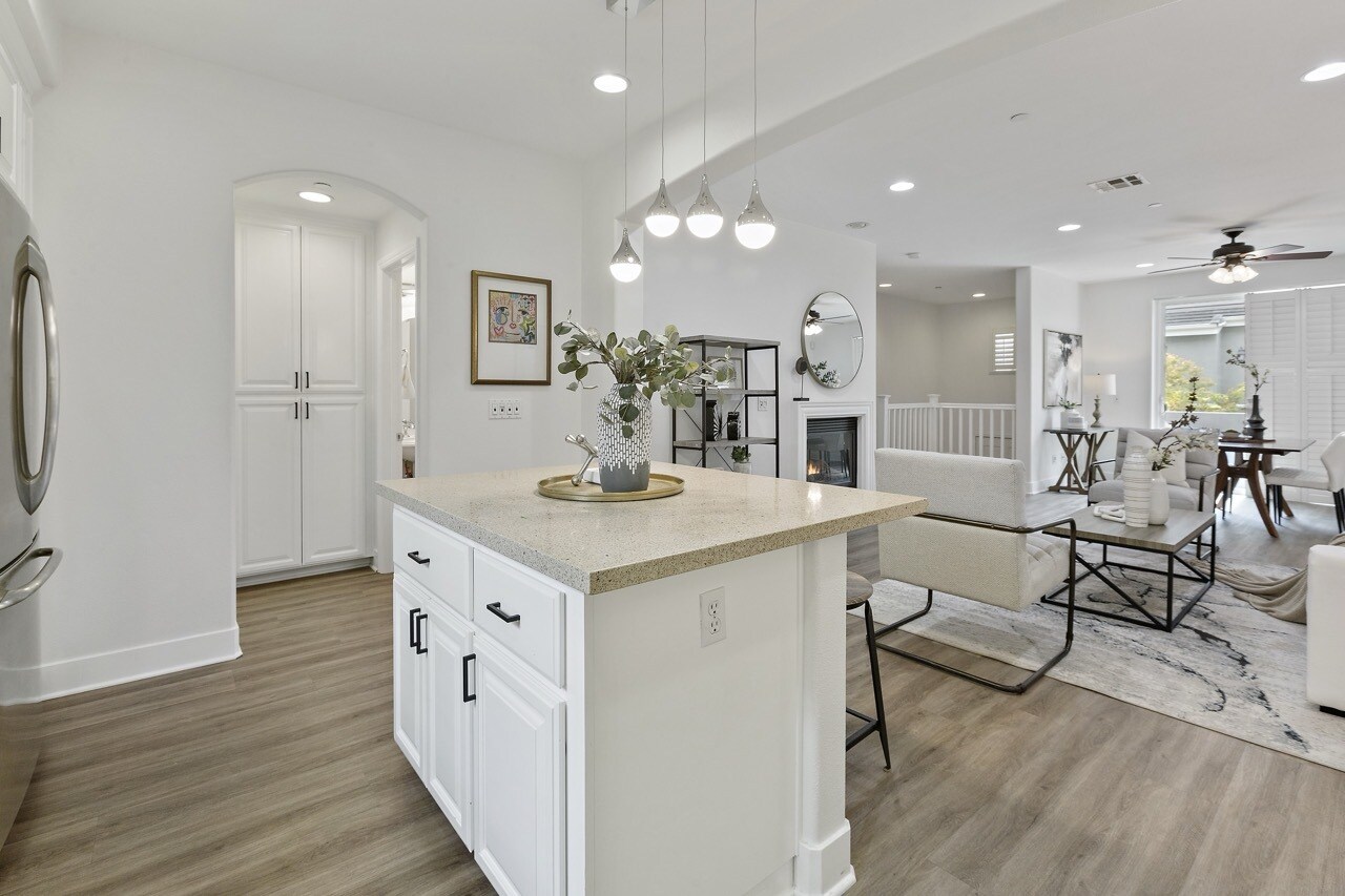 Building Photo - 44 Muller Pl