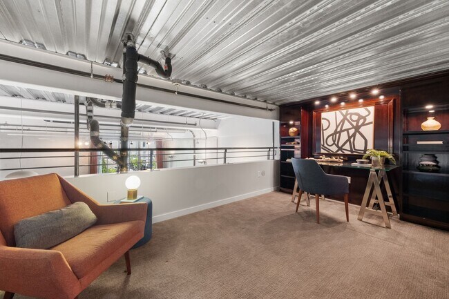 Building Photo - Spacious 2br loft with in-unit laundry and...