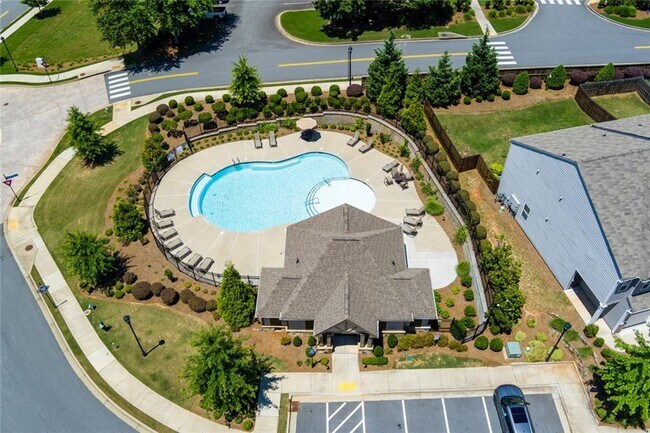 Building Photo - 723 Woodstock Grove Dr