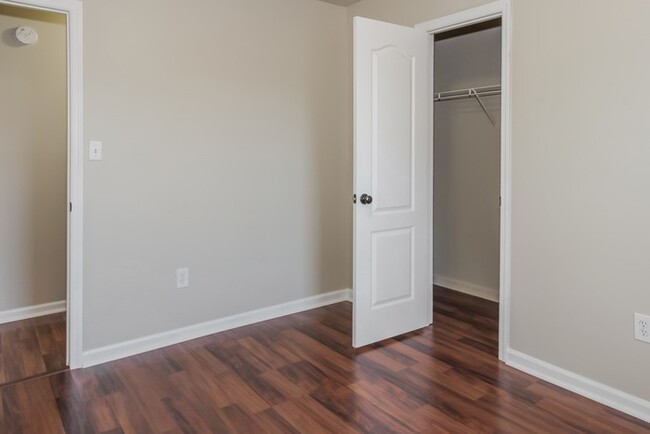 Building Photo - Charming 3 Bedroom Home!