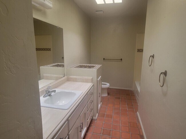 Building Photo - 3 Bed 2.5 Bath Spanish Style Home