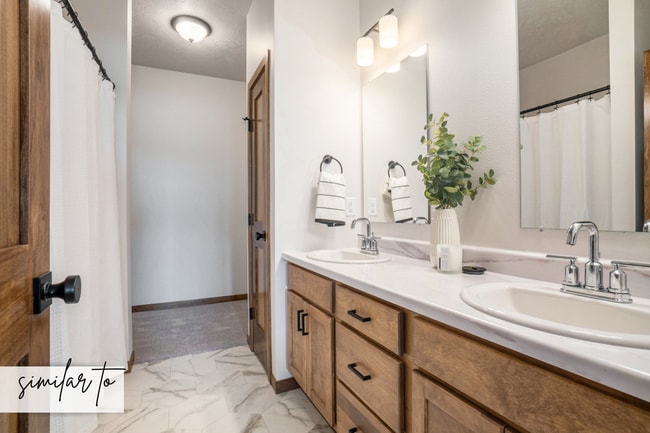 Building Photo - Coming Soon - Stylish 3 Bed/2.5 Eastside Townhomes!