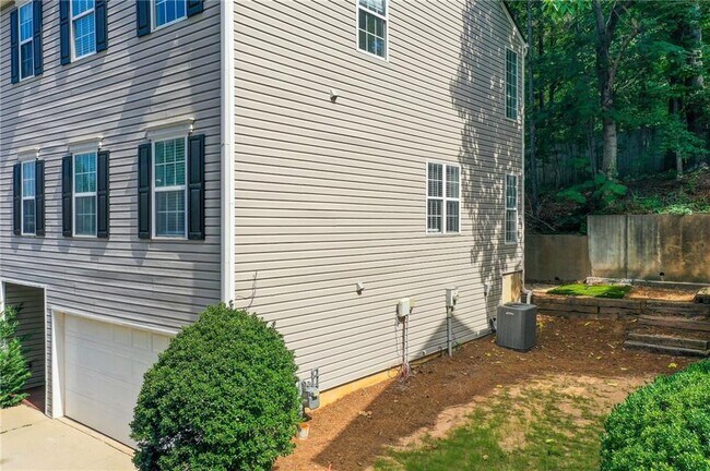 Building Photo - 2470 Stonegate Dr
