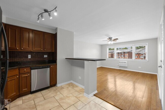 Building Photo - 8440 W 95th St