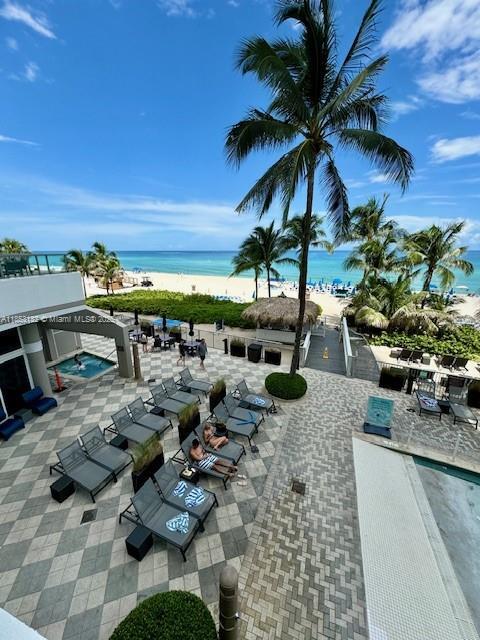 Building Photo - 17375 Collins Ave
