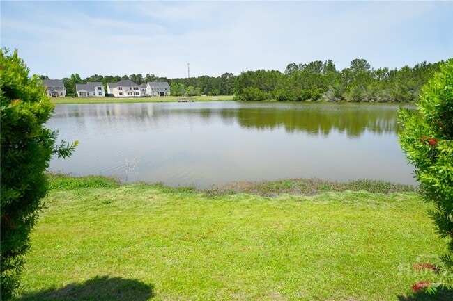 Building Photo - 160 Lake Lily Dr