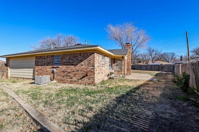 Building Photo - 3 bedroom rental in Ridgecrest!