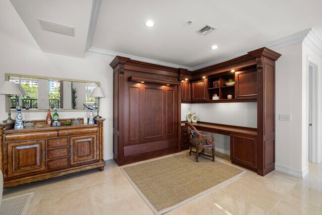 Building Photo - 514 N Birch Rd