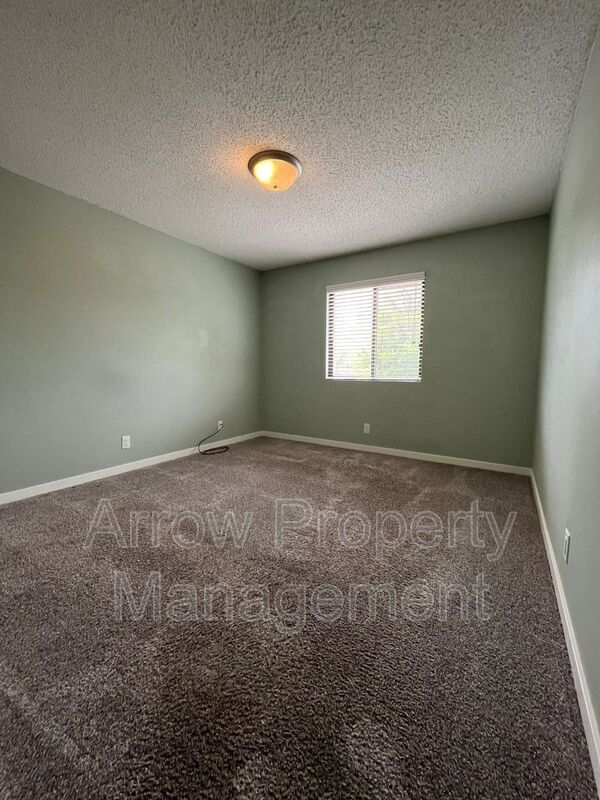 Building Photo - 3405 Holdrege St